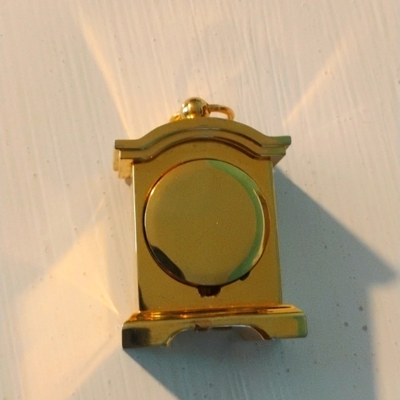 🤩Charming!/Goldentone small stand Clock💖 - Picture 5 of 8